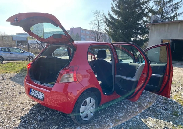 Toyota Yaris cena 11700 przebieg: 170000, rok produkcji 2007 z Radomsko małe 154